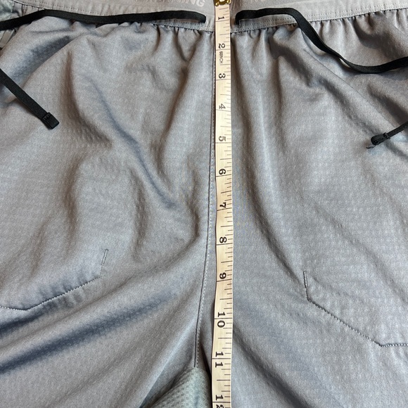 Nike Phenom Men's Dri-FIT Woven Running Pants in a smoke grey Dri-FIT technology - Picture 9 of 11